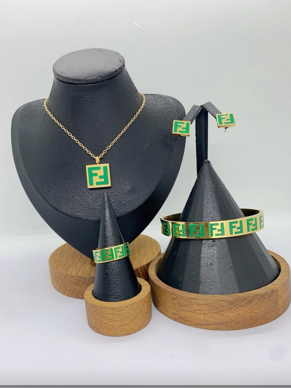 Fashion Jewelry Green and Gold Enamel Logo Necklace Set